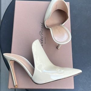 Gianvito Rossi high heel cream shoe